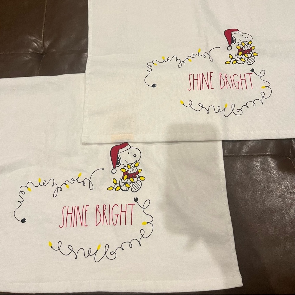 Rae Dunn Peanuts Snoopy hand/bath towels